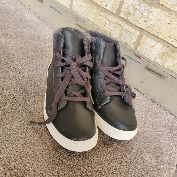 Brand new boys high top sneaker - Picture 7 of 8